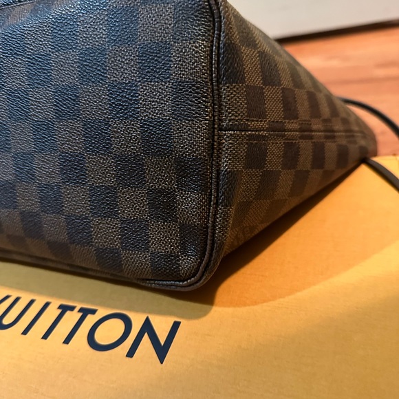 REDUCED- AUTHENTIC Louis Vuitton Damier Ebene Neverfull MM with Pink lining. - Picture 9 of 15